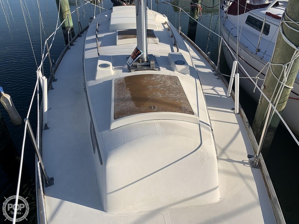 b32 sailboat