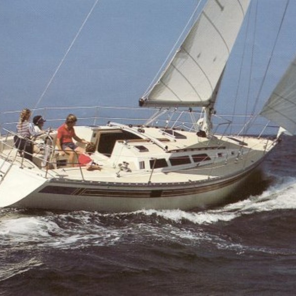 39 ft o'day sailboat